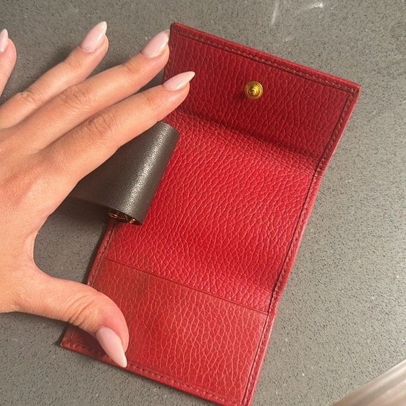 Red Gucci keychain holder- used - Picture 8 of 10